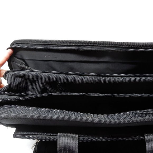 Large Bugatti Black Laptop Bag/Business Briefcase with removable shoulder strap - Picture 4 of 13